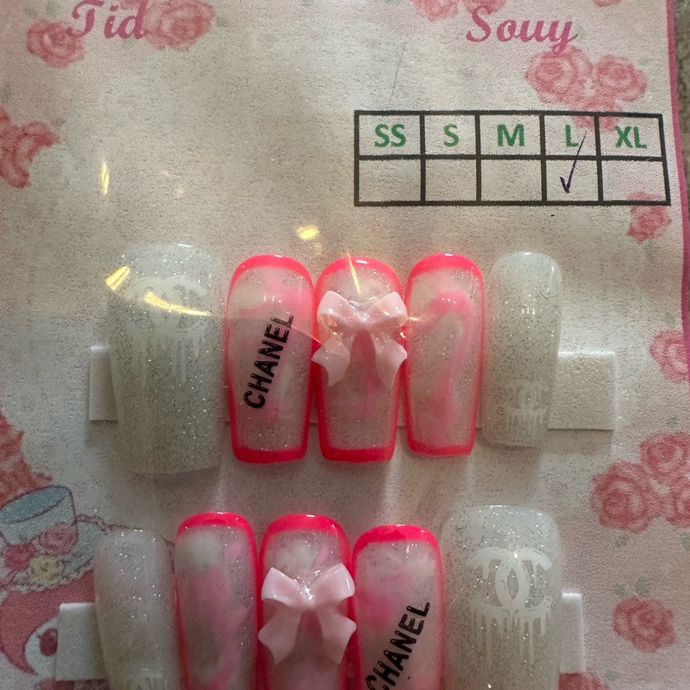 Pink & White Press-On Nail Set with Bows